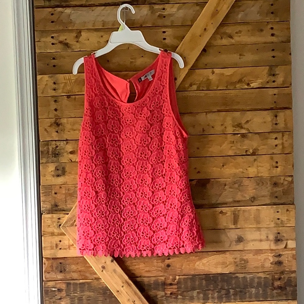 JENNIFER LOPEZ FUCHSIA SLEEVELESS TOP